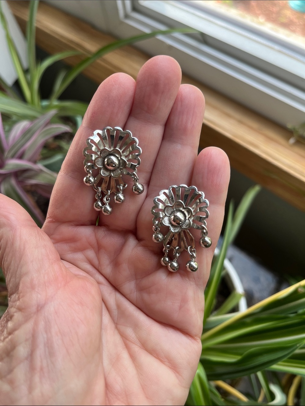 Vtg Screwback Silver Tone Dangle Earrings With Floral Centers MCM Estate Jewelry